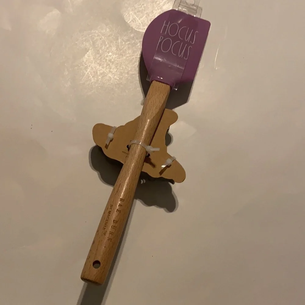 Rae Dunn spatula